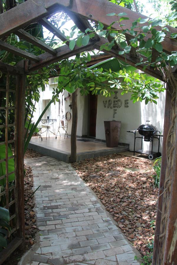 Bush Lovers Lodge Модимоле Екстериор снимка